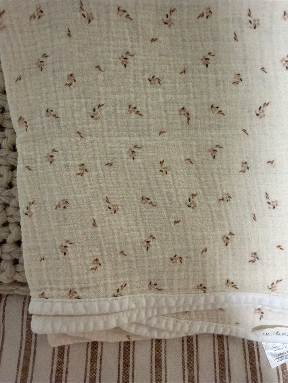 Ely & Co baby swaddle - Picture 3 of 3